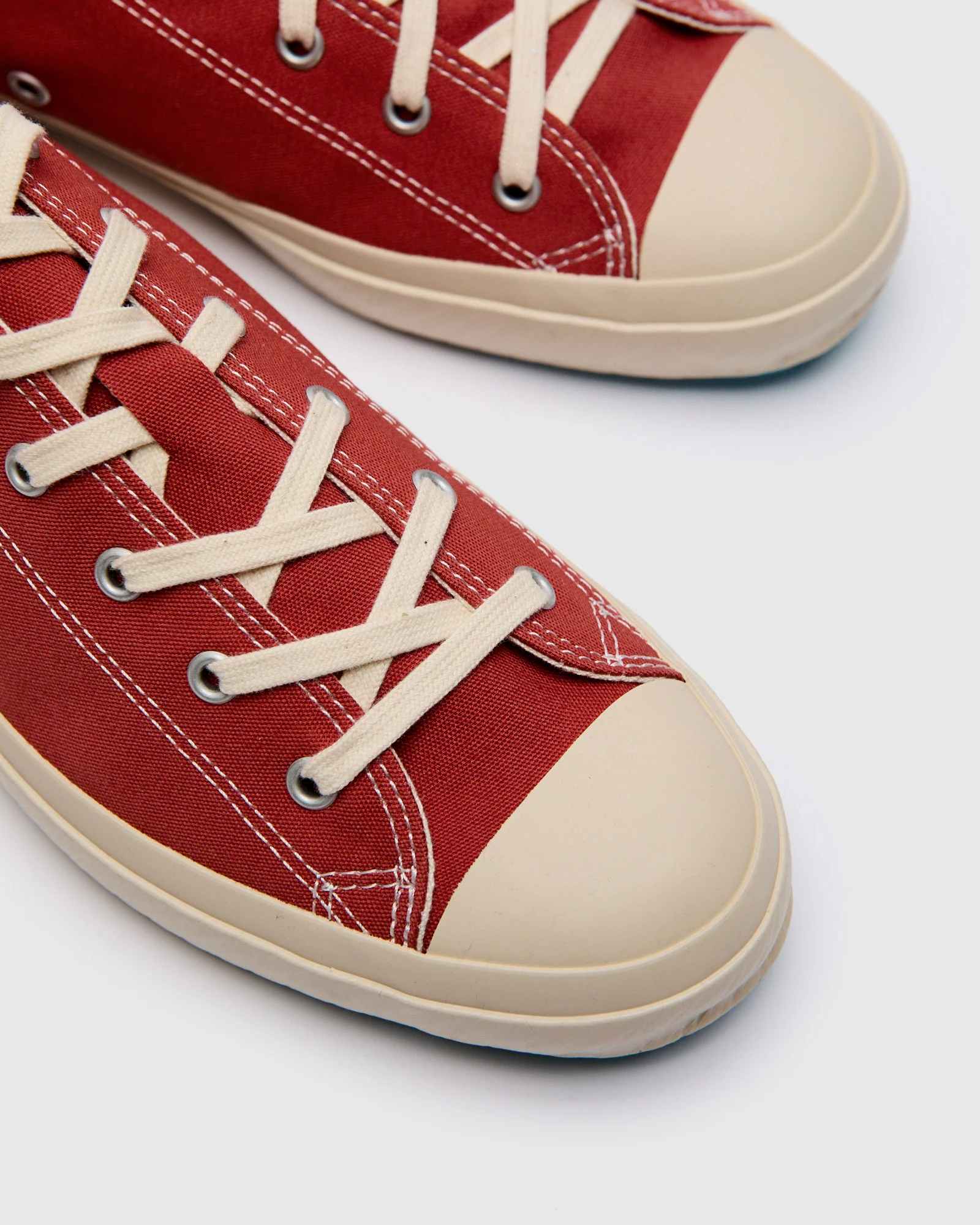 01JP Low Top Sneaker in Red - Image 7