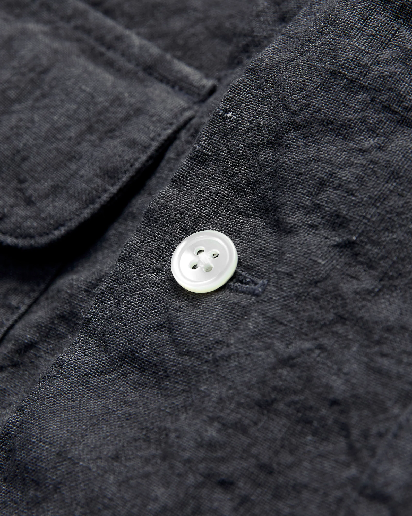1/40 Linen Open Collar Shirt in Charcoal - Image 6