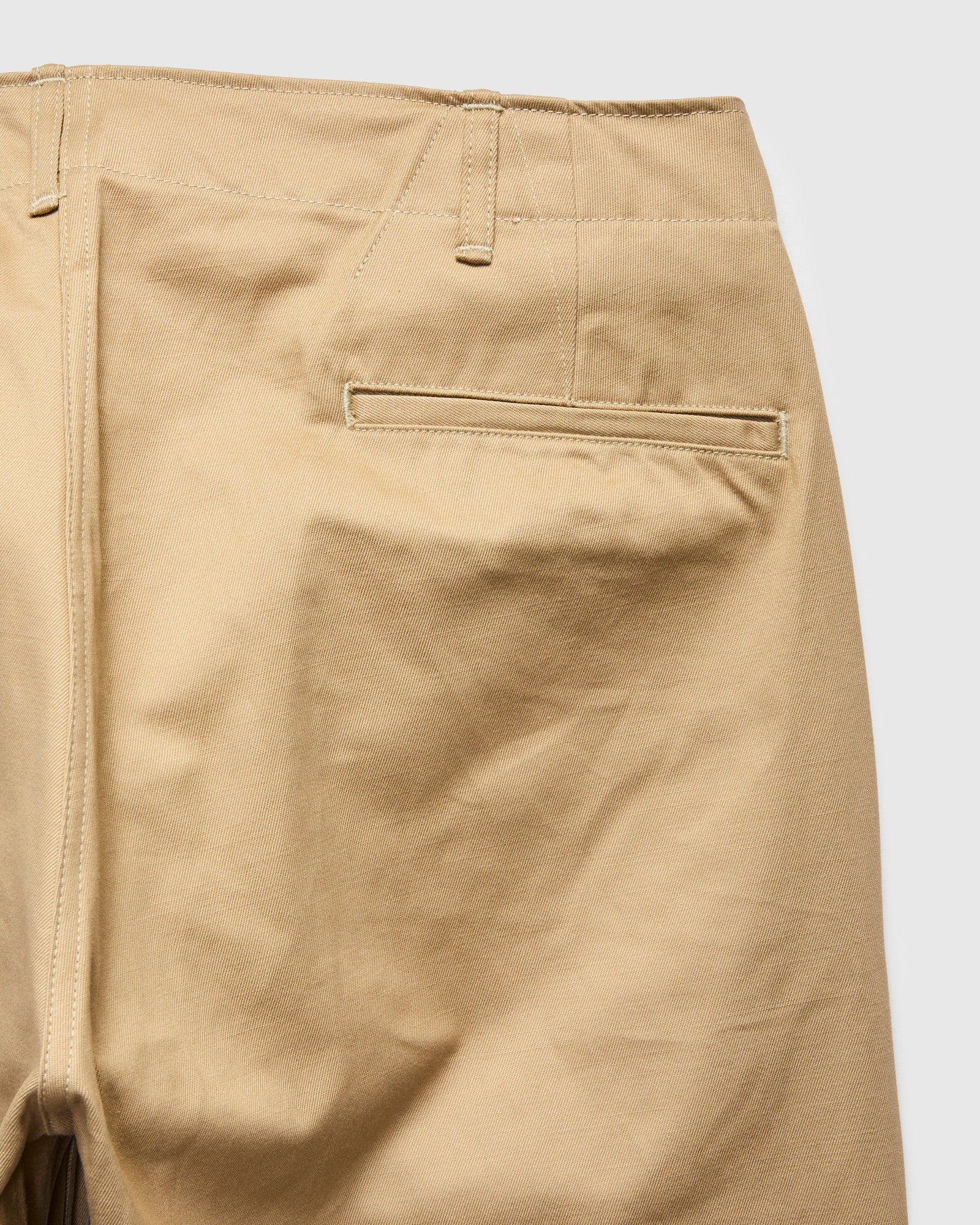 1945 Wide Fit Chino Trousers in Khaki - Image 3