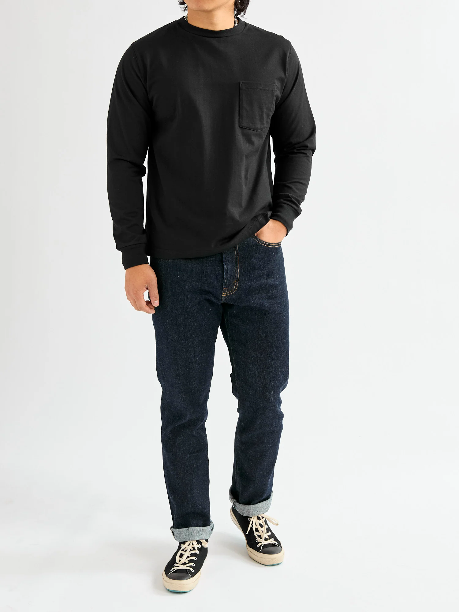 40/2 Long Sleeve Pocket T-Shirt in Black - Image 7