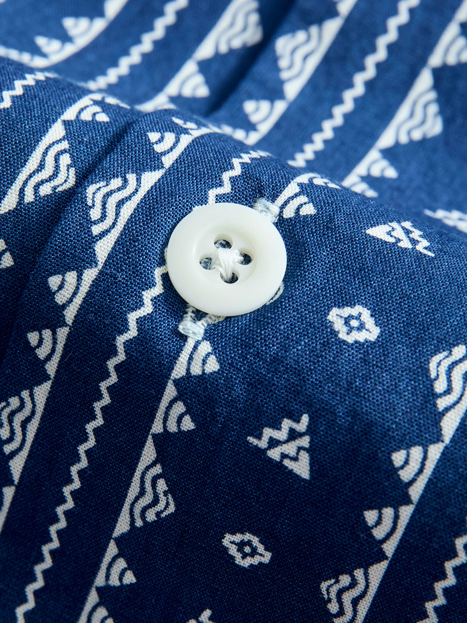 Bassen Hawaiian Shirt in Indigo Geo-Stripe - Image 6