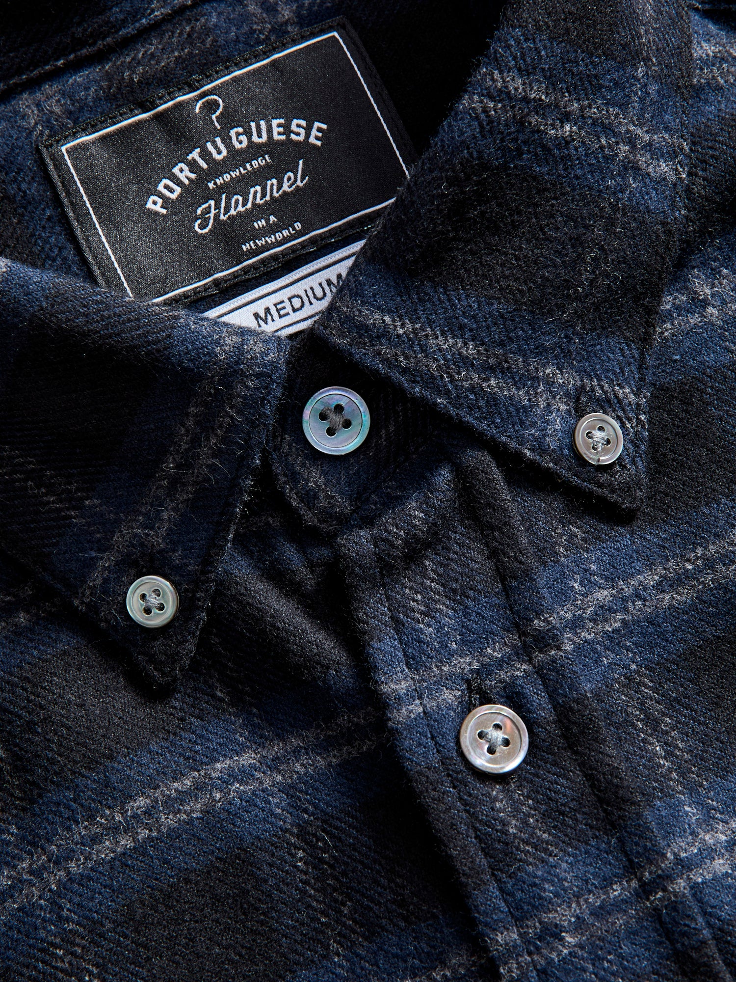 Cachal Button-Up Shirt in Dark Navy - Image 4