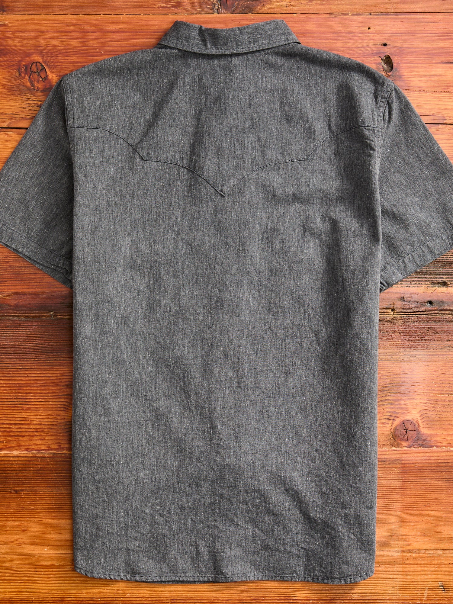 Chambray SS Curved Pocket Shirt in Heather Black - Image 10