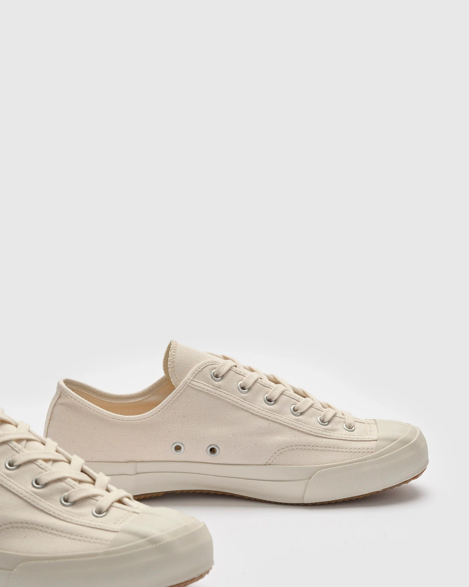 Gym Classic Sneaker in White - Image 4
