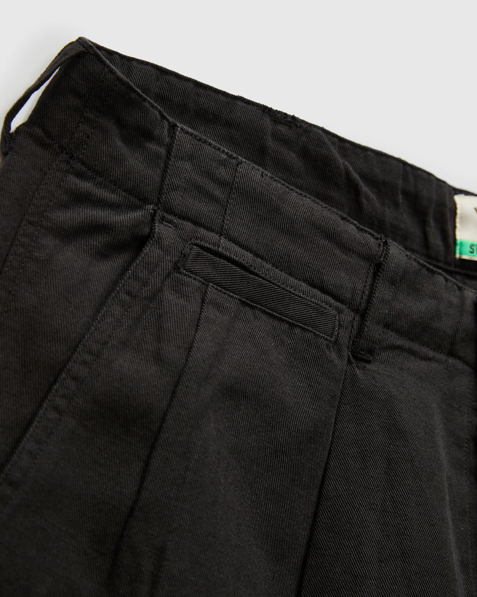 Linen Pleated Chino in Faded Black - Image 5