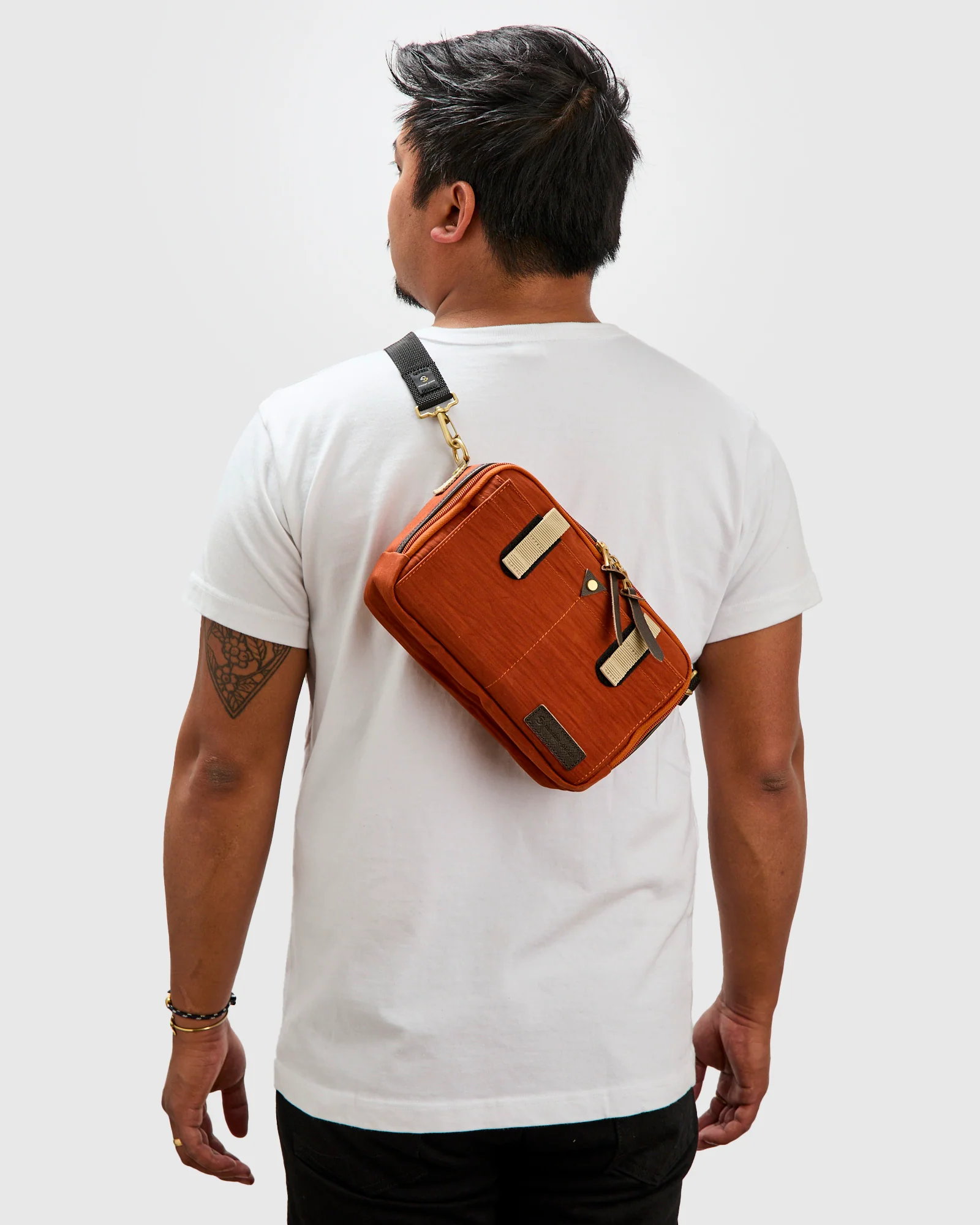 Link Shoulder Bag v2 in Orange - Image 2