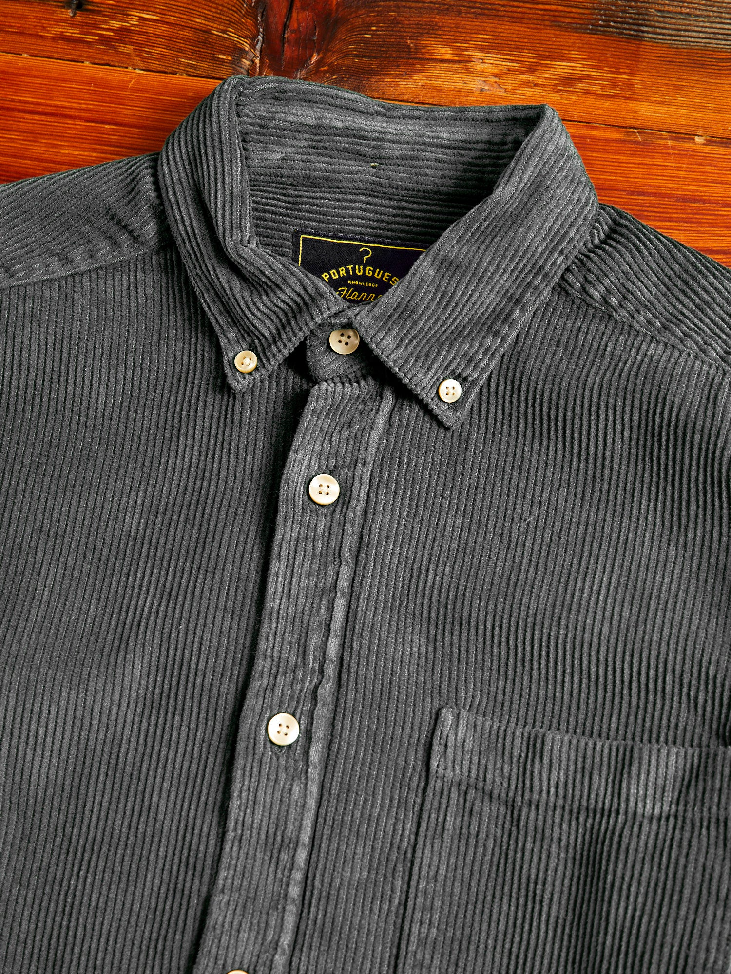 Lobo Button-Up Shirt in Anthracite - Image 3