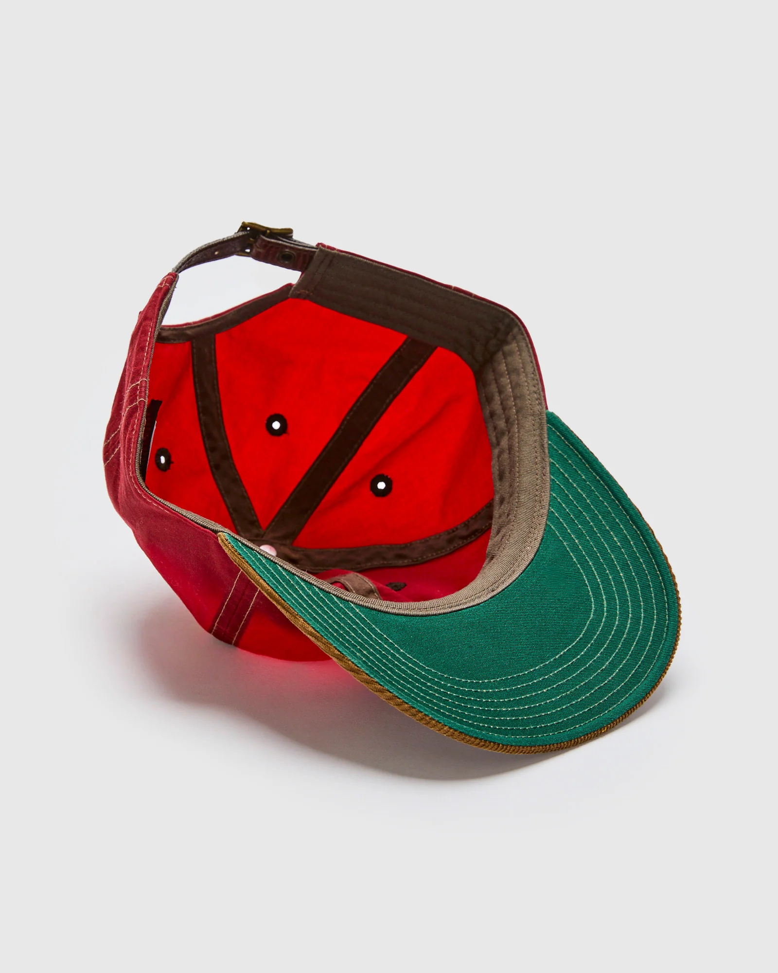 Mountaineering Oil Cloth Sportsman Cap in Vintage Red - Image 4