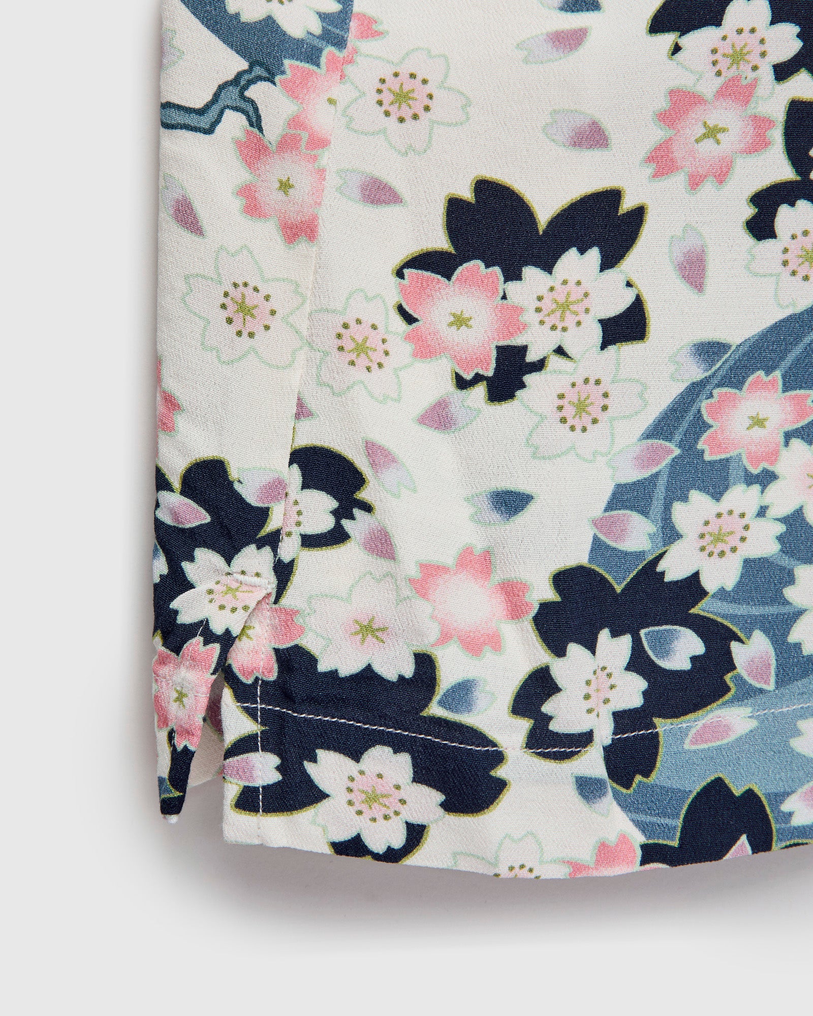 "Nagare Sakura" SS Aloha Shirt in White - Image 6