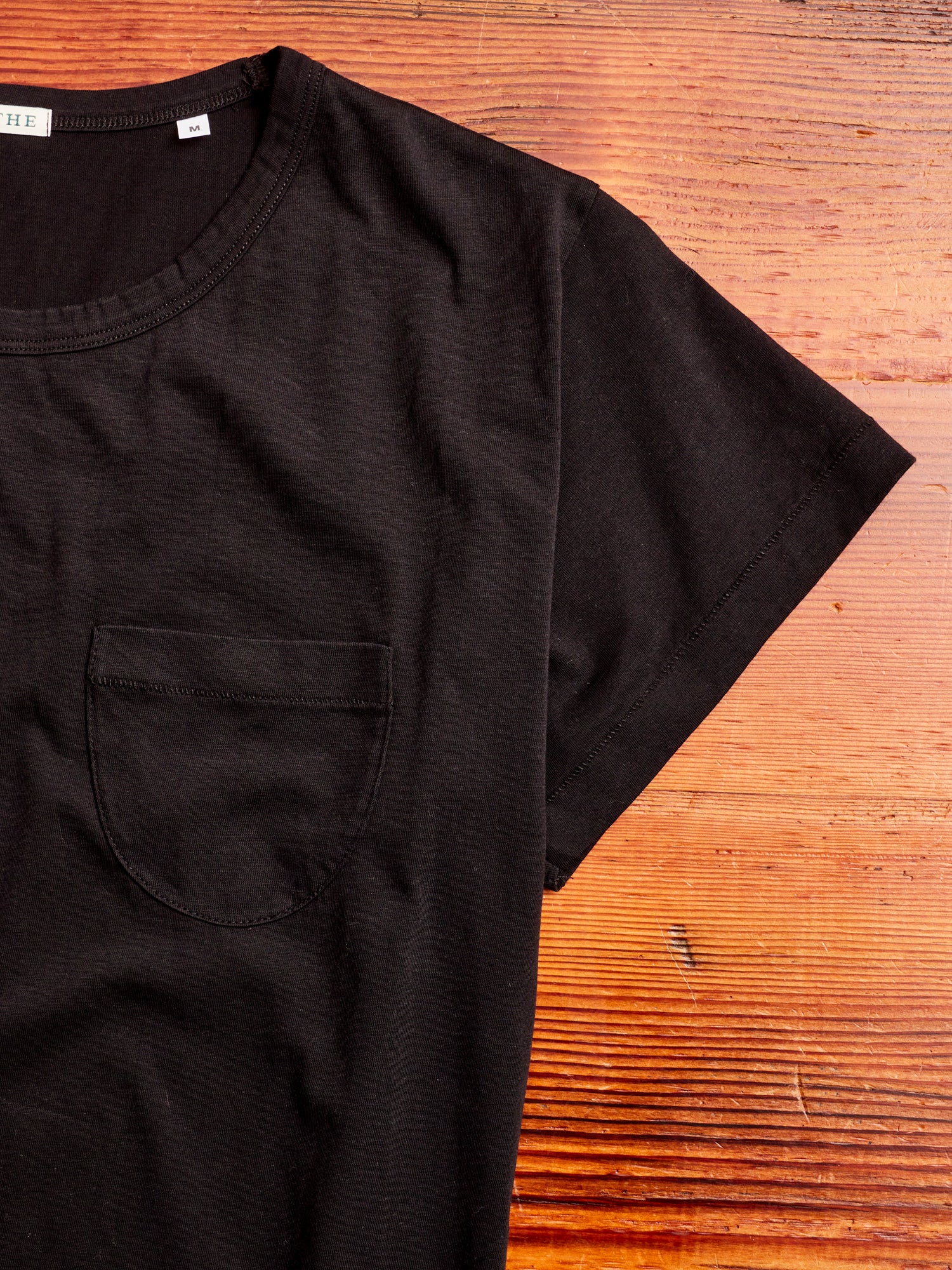 Organic Cotton Tubular Pocket T-Shirt in Black - Image 4