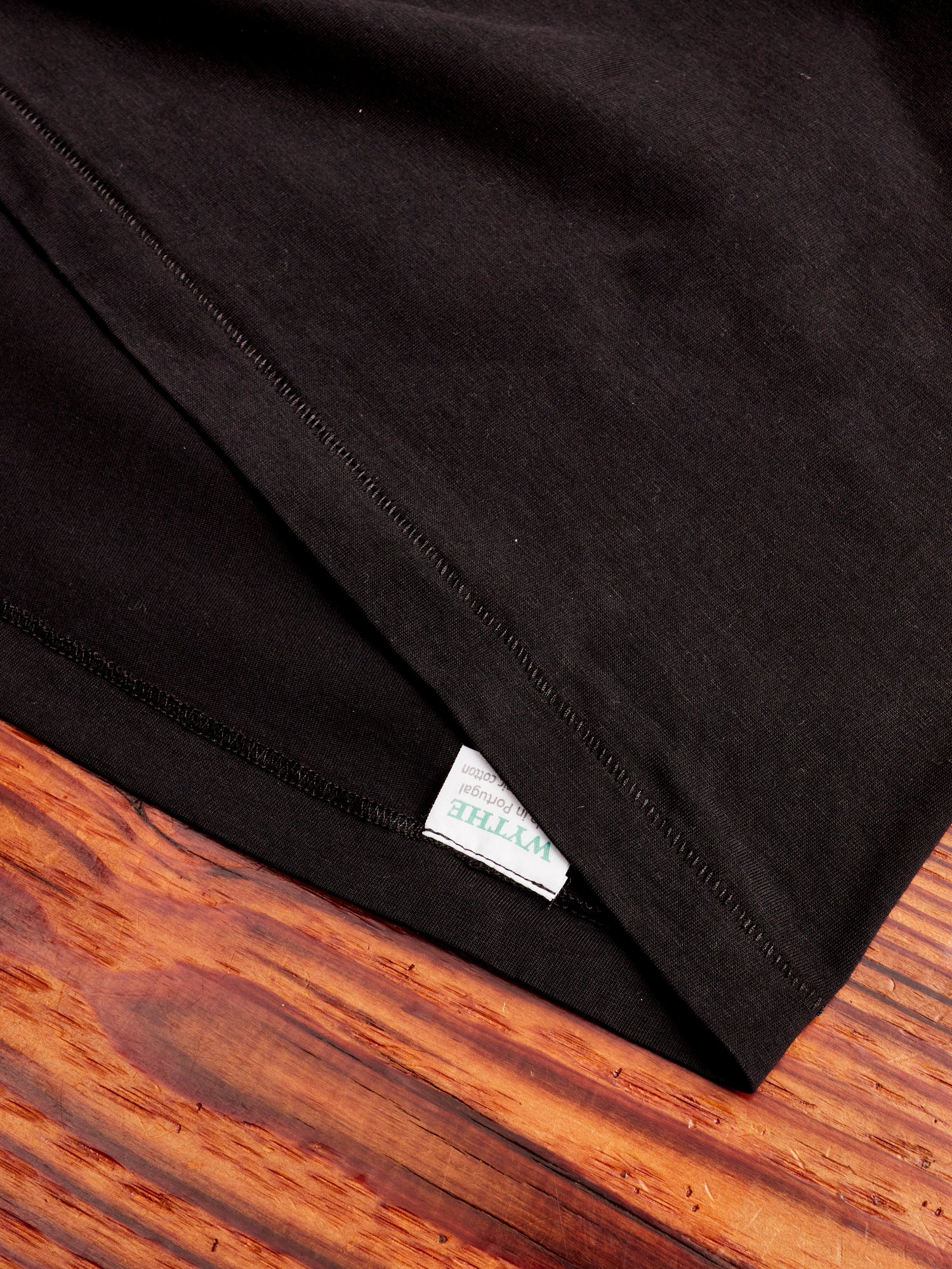 Organic Cotton Tubular Pocket T-Shirt in Black - Image 6