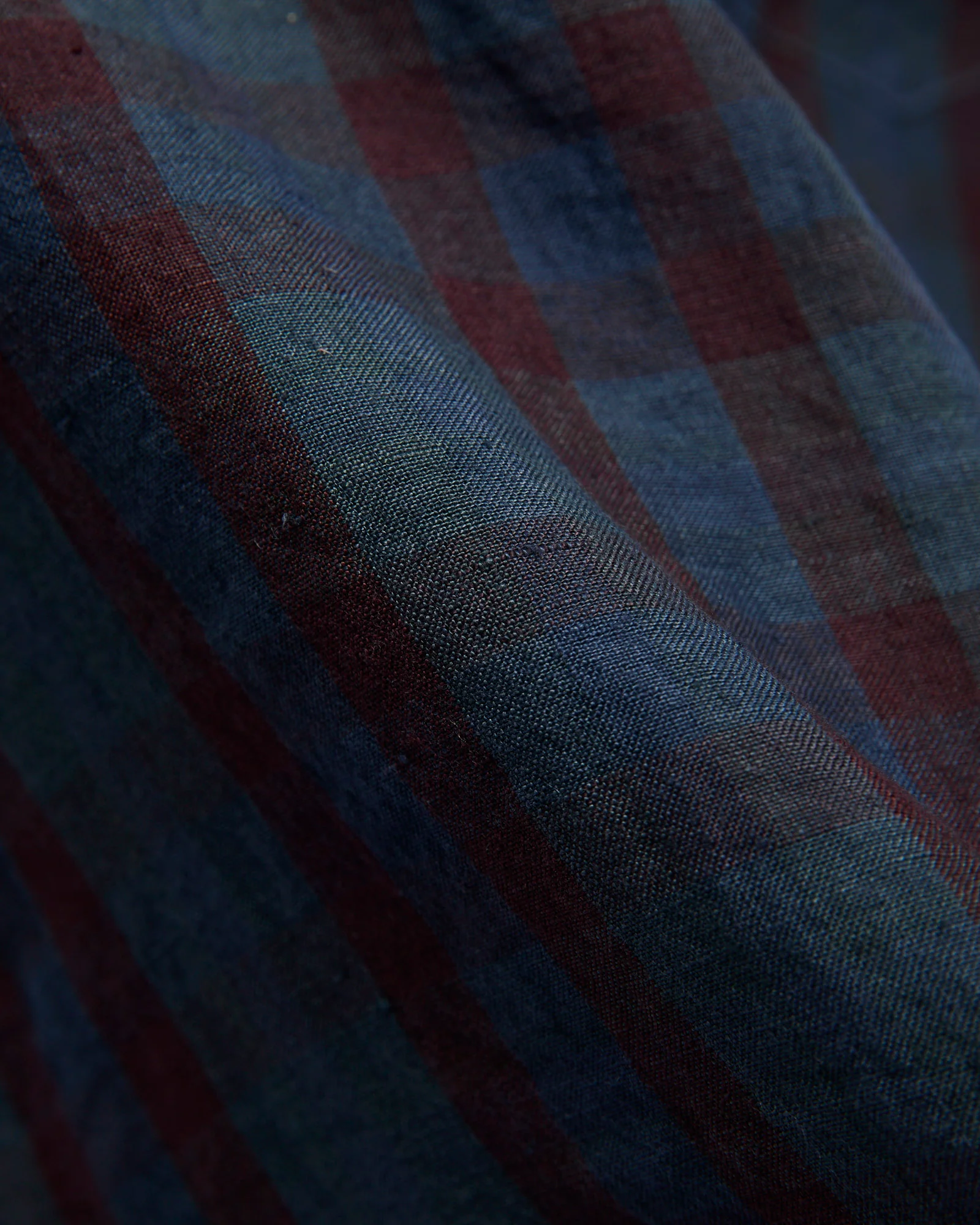Overdye Linen Open Collar Shirt in Navy Red - Image 2