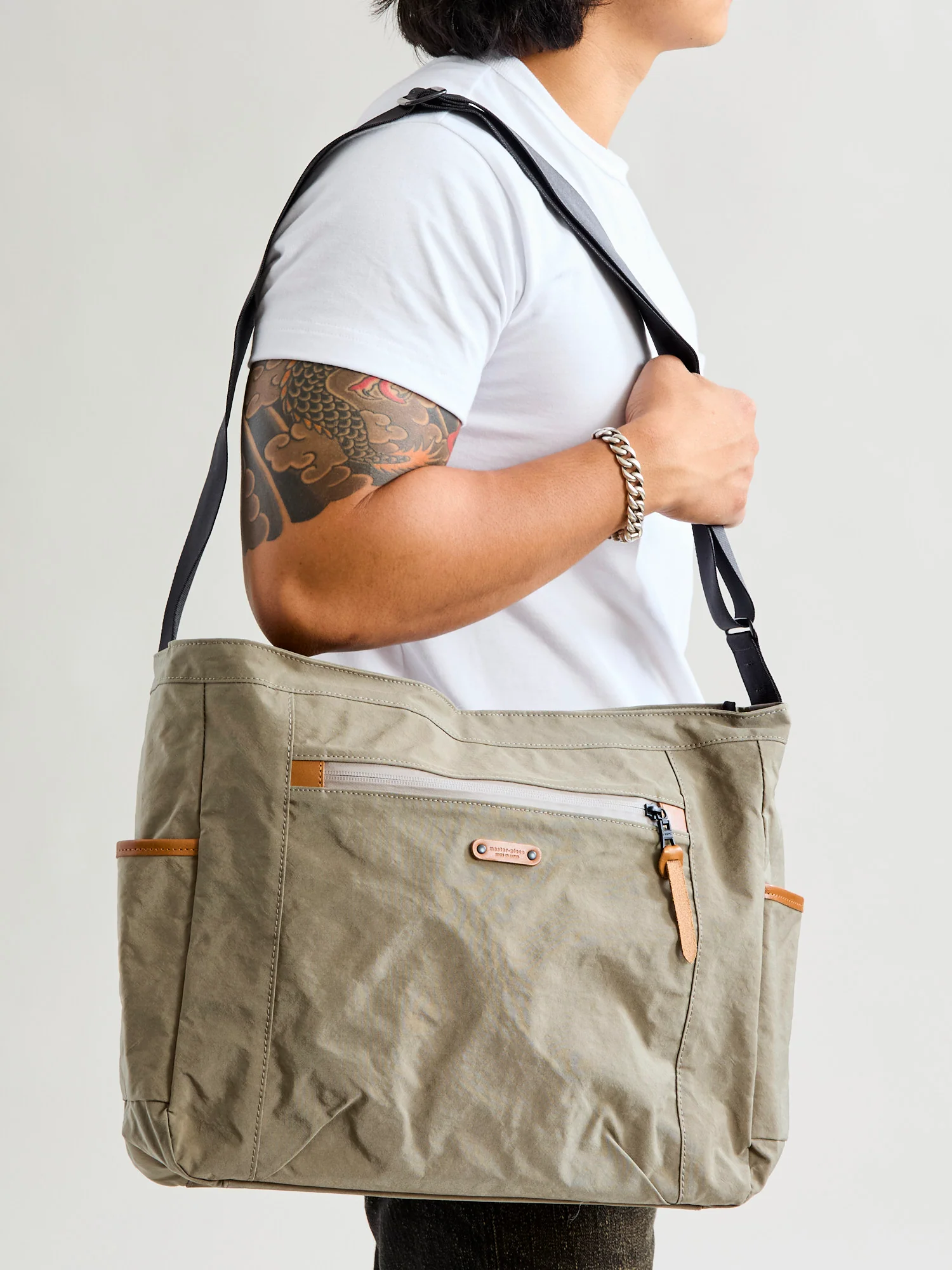 Root Shoulder Tote Bag in Beige - Image 2