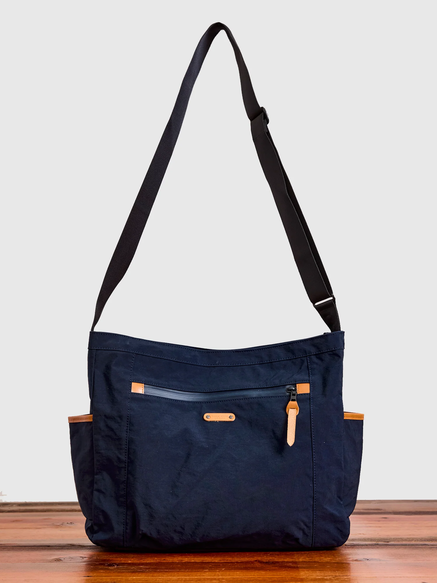 Root Shoulder Tote Bag in Navy - Image 3