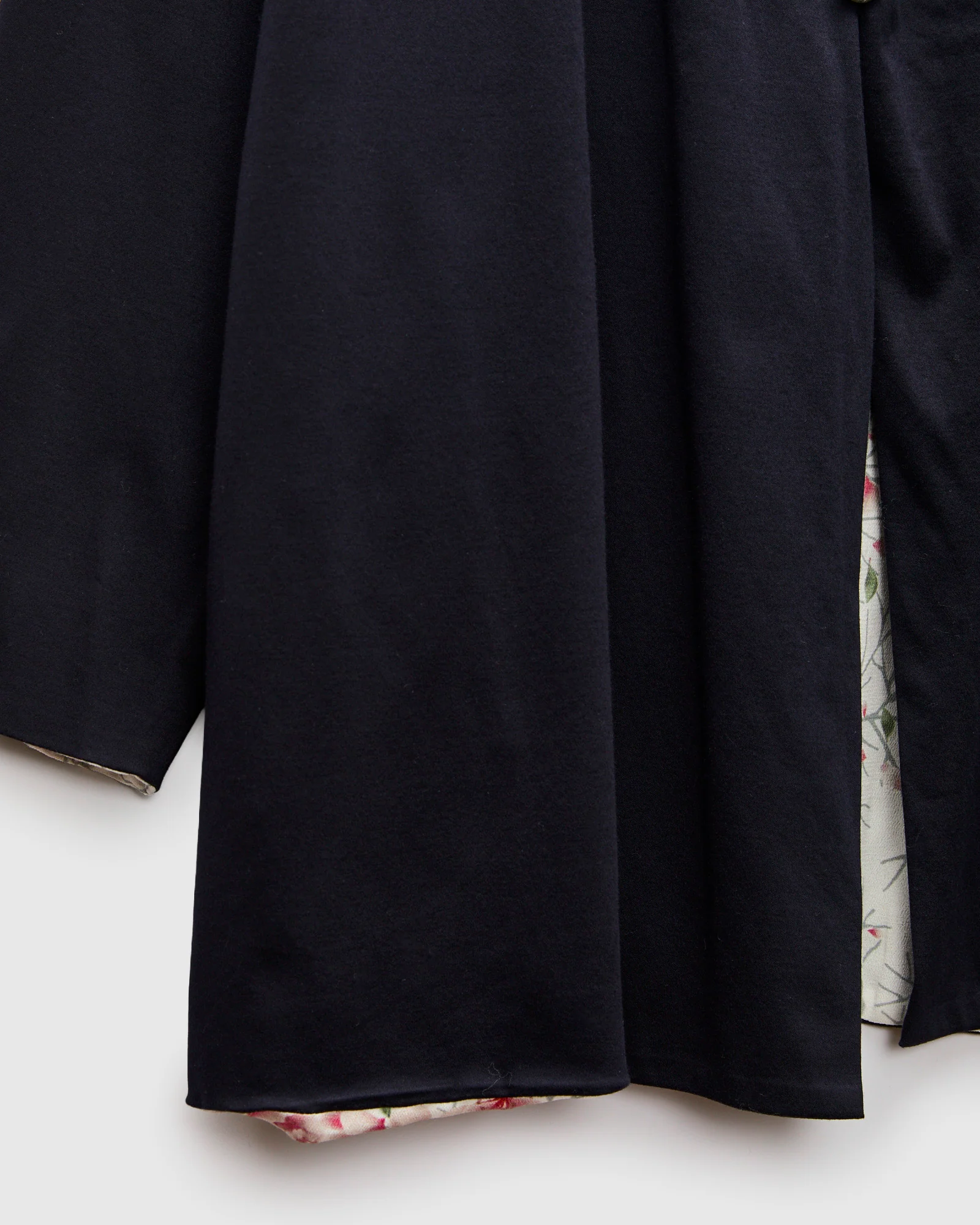 "Sakura Kaza" Reversible Knit Haori in White - Image 7