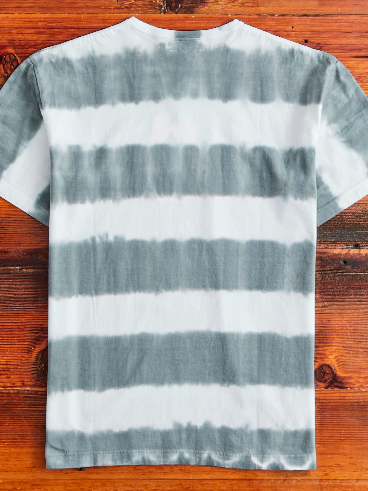 Stratum Tie-Dye Border T-Shirt in Grey - Image 6