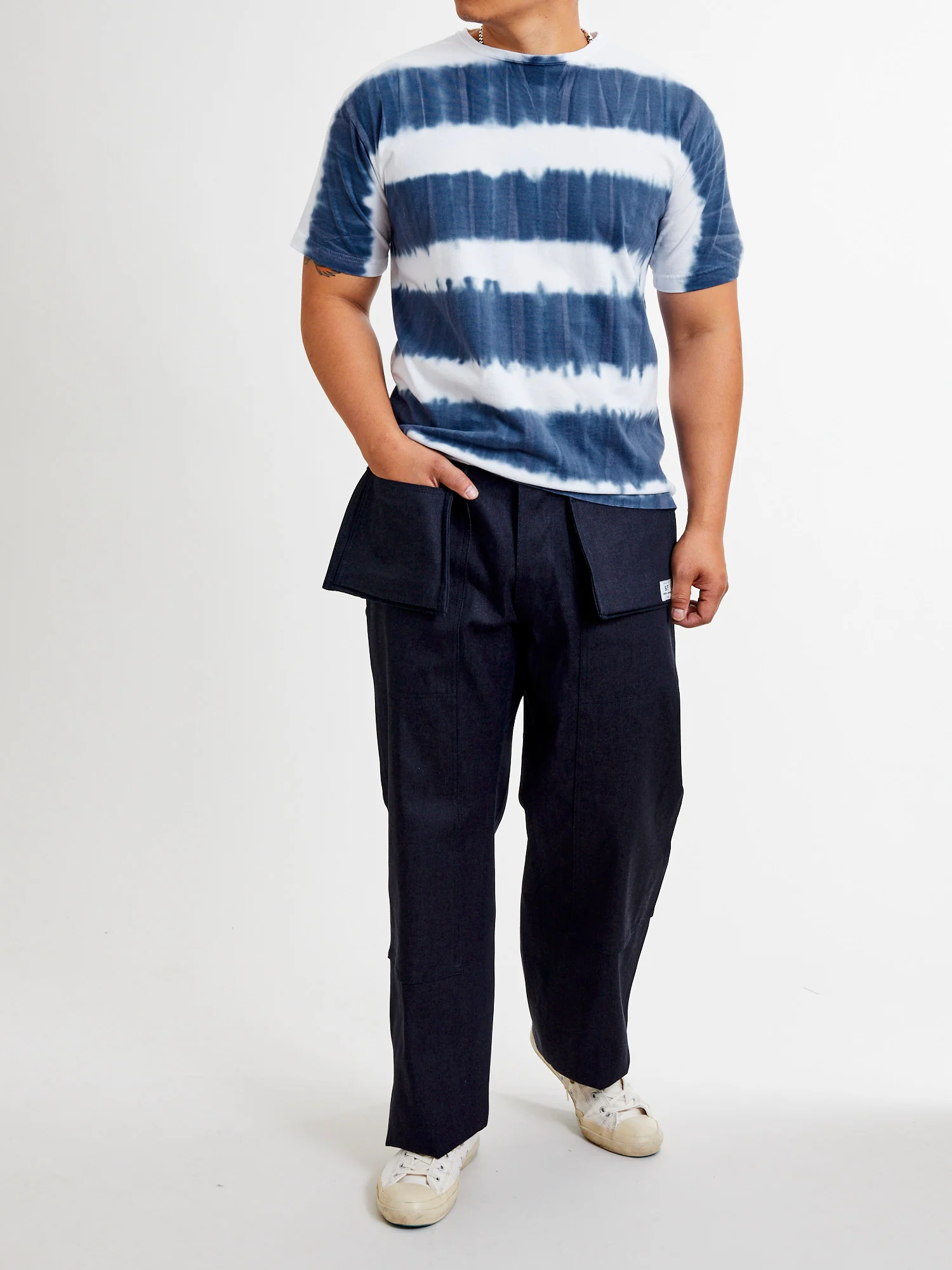 Stratum Tie-Dye Border T-Shirt in Navy - Image 7