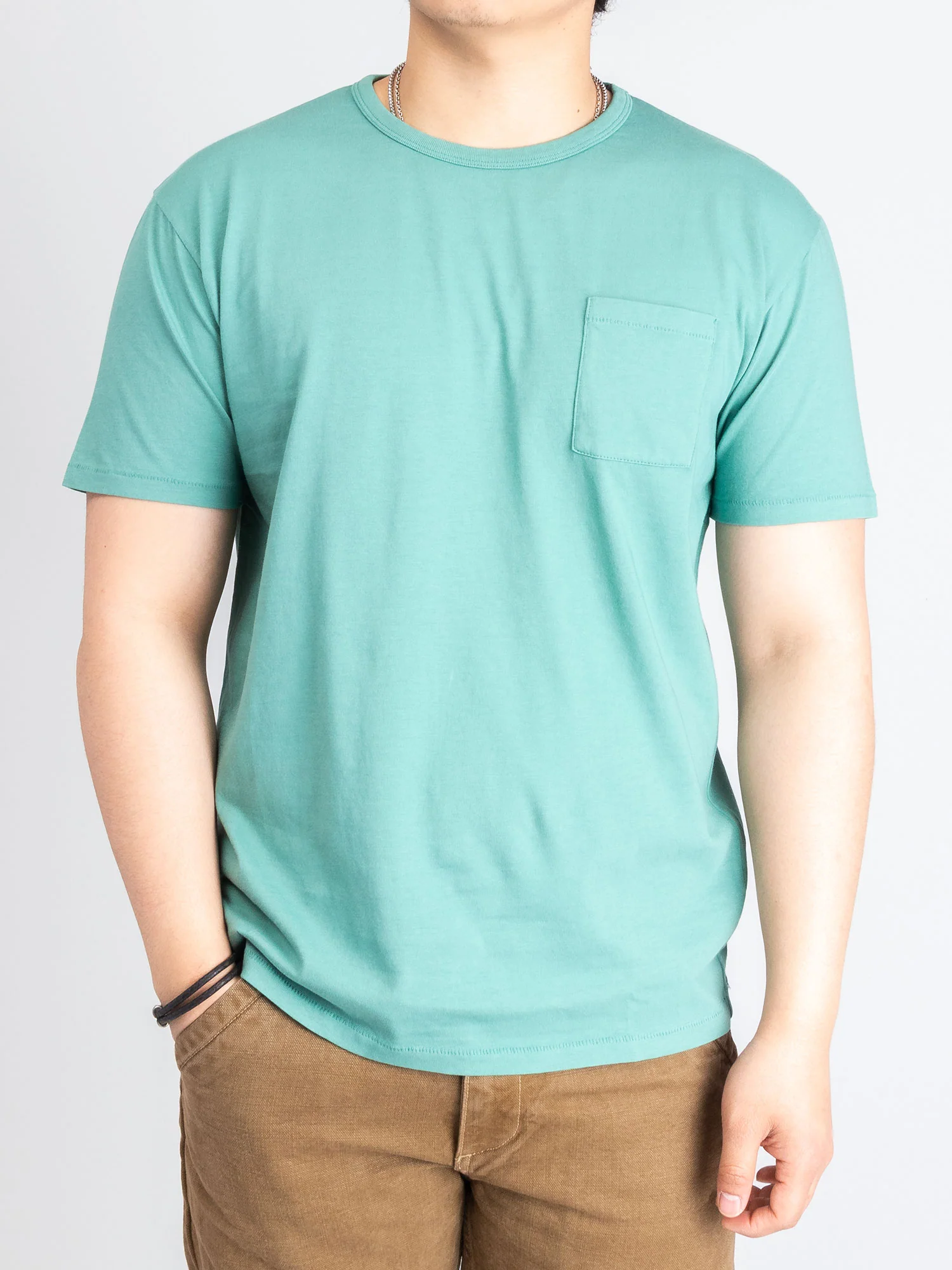 The Pocket T-Shirt in Forest - Image 2