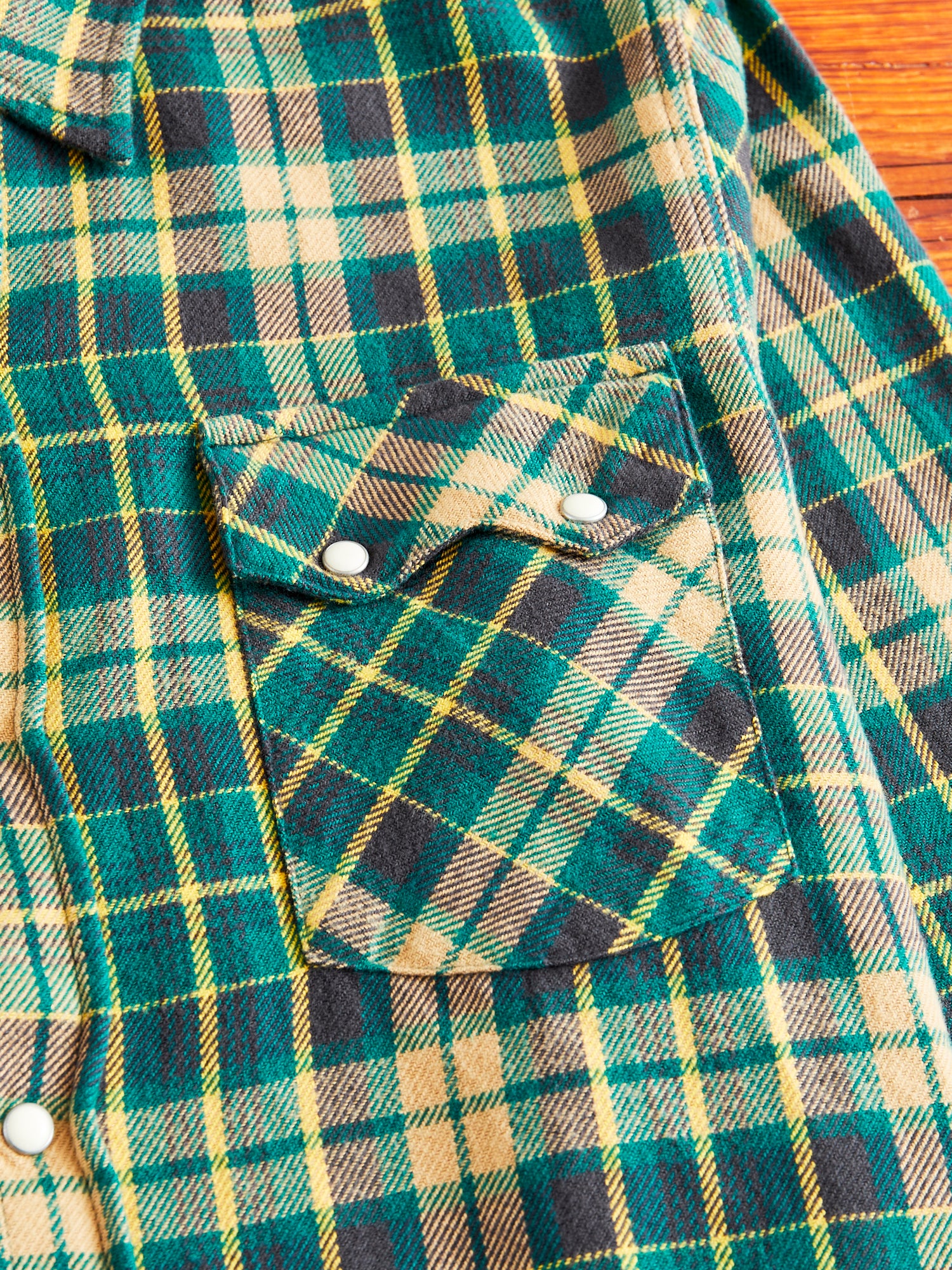 Washed Flannel Pearl Snap Shirt in Wisconsin White Pine - Image 4