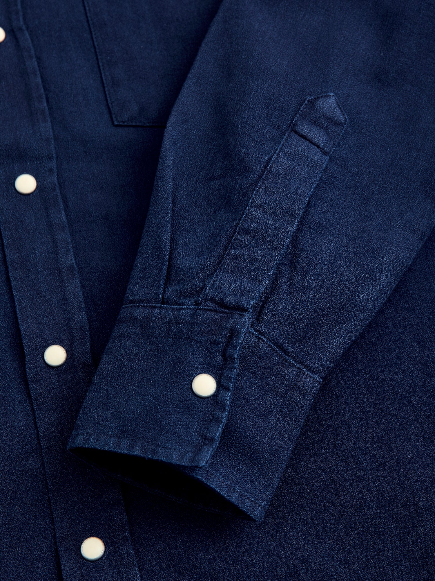 Yarn-Dyed Sateen Pearl Snap Shirt in Rinsed Indigo - Image 5